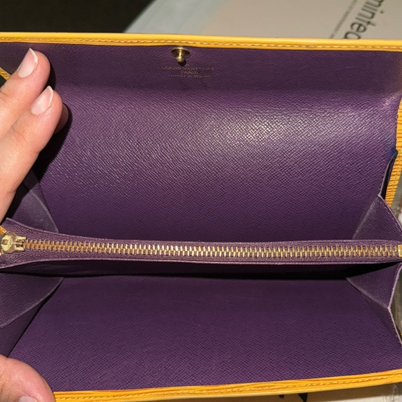 LV YELLOW EPI SARAH WALLET - Picture 3 of 6